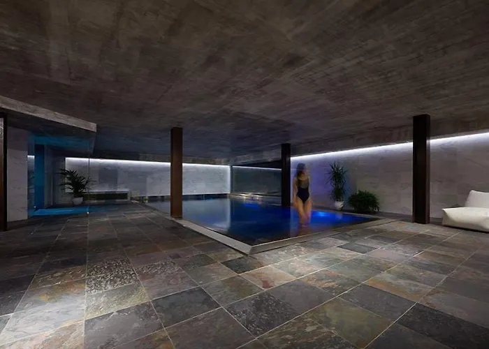 Aux Pieds Du Roi - &